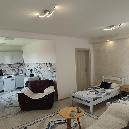 Matija Airport Apartment Mitrovici  Zewnętrze zdjęcie