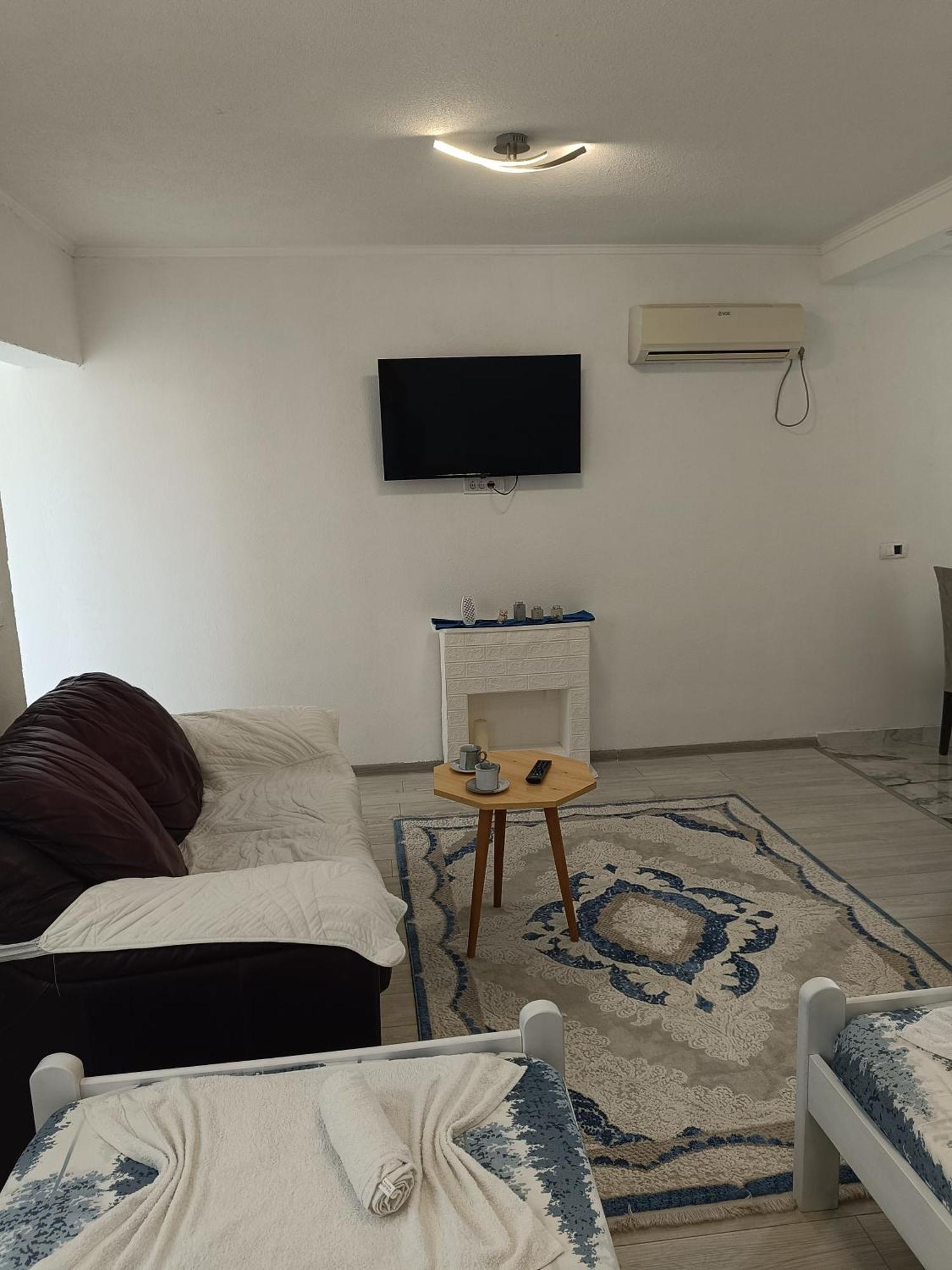 Matija Airport Apartment Mitrovici  Zewnętrze zdjęcie