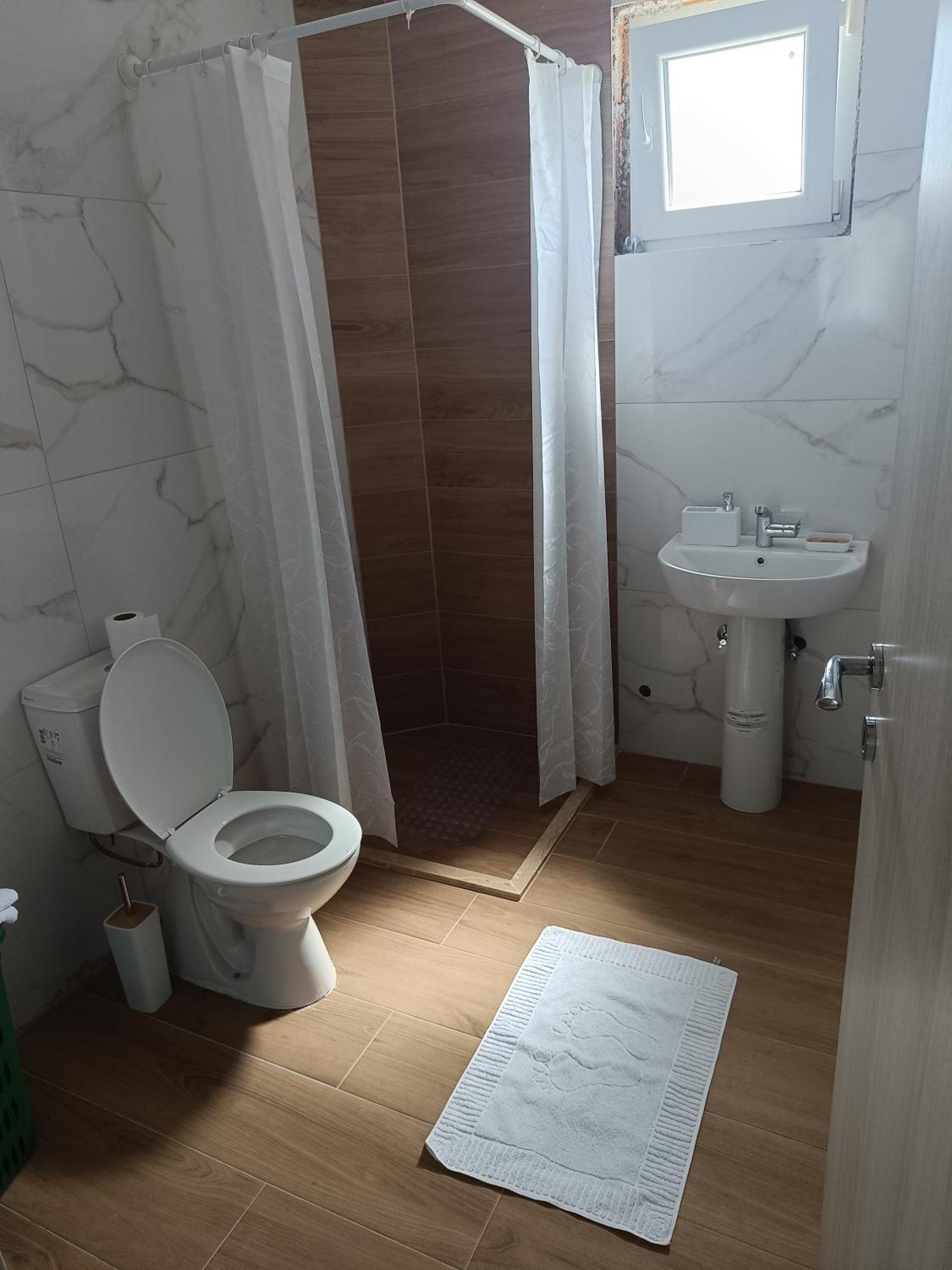 Matija Airport Apartment Mitrovici  Zewnętrze zdjęcie