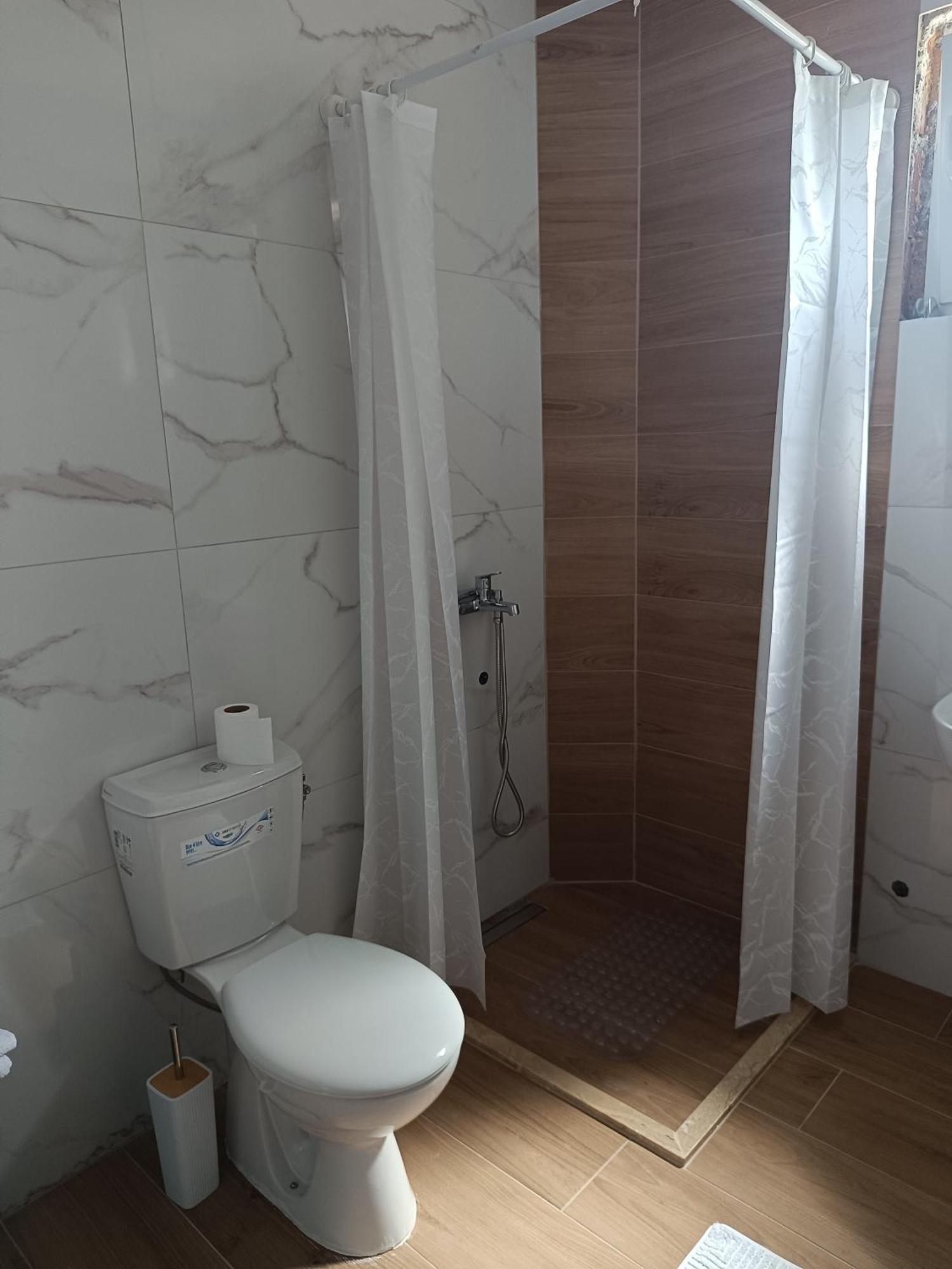 Matija Airport Apartment Mitrovici  Zewnętrze zdjęcie