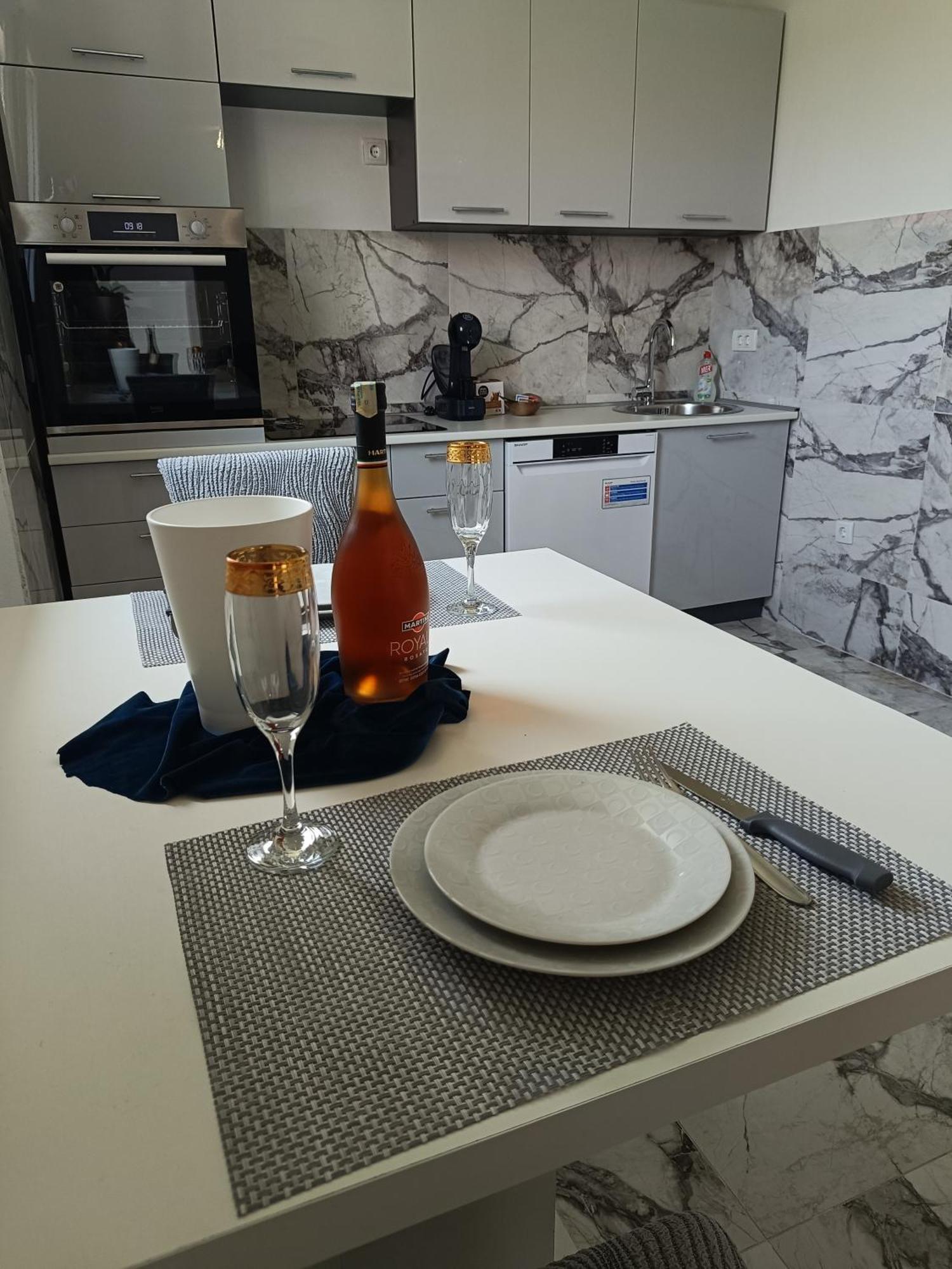 Matija Airport Apartment Mitrovici  Zewnętrze zdjęcie