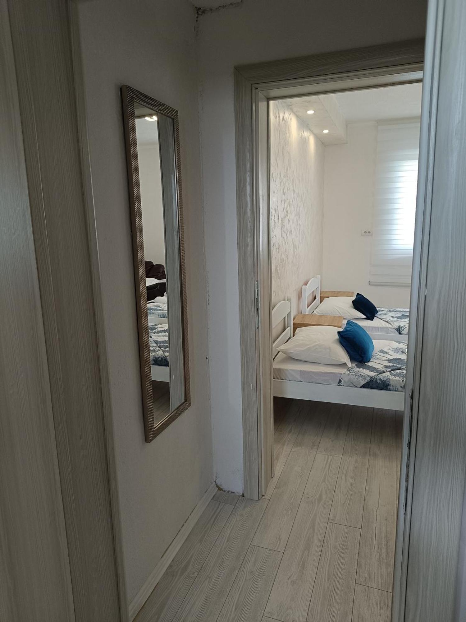 Matija Airport Apartment Mitrovici  Zewnętrze zdjęcie
